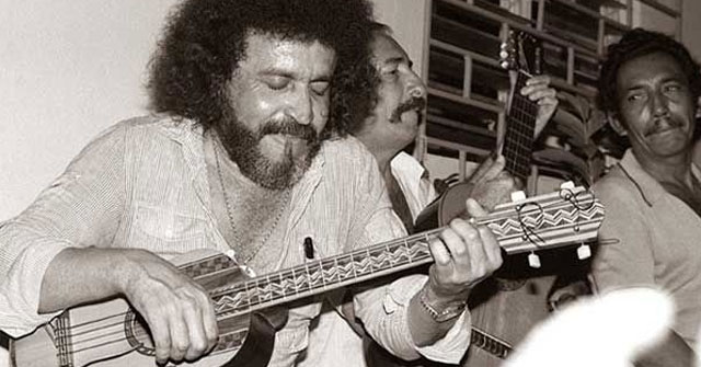 Ali Primera junto a Emiro Delfín Ali en la parte de la producción musical junto a Emiro Delfín.