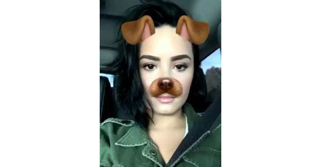 Demi usando el filtro Demi usando el filtro